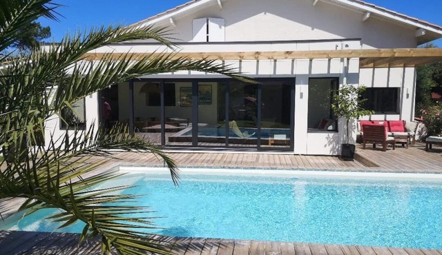 Charming villa, quiet, 4 bedrooms, heated pool, near beach.