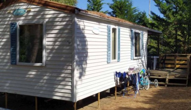 Comfortable mobile home with terrace for 5 people