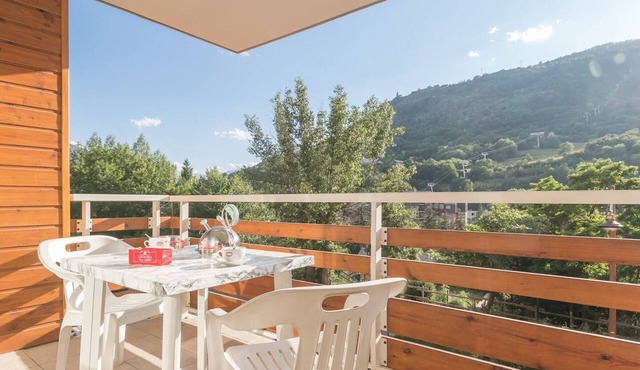 Cozy 1-bedroom apt with balcony near cable car in Briançon