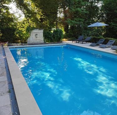 Gîte Antremont tennis & piscine chauffée