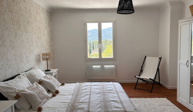 Guest Room “Chambre Noir” with Mountain View, Wi-Fi and Air Conditioning