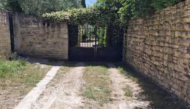 Guest rooms adjoining the main house with a separate entrance