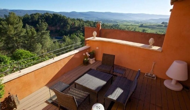 Heart of village, fantastic view, AC, Concierge service