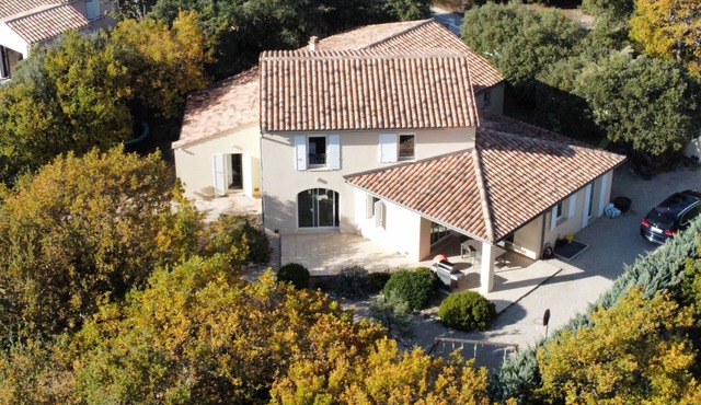 Large villa at the foot of Mont Ventoux. Ideal for families. Heated swimming pool