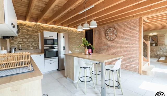 Les Echaunes Vacation Rental for 9 People
