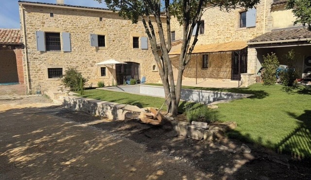 Luxury home with a swimming pool near the Cévennes