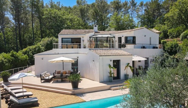Magnificent Villa – La Villa Blanc