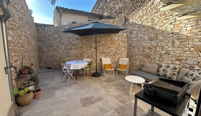 Maison de charme avec 3 chambres, une terrasse aménagée et un garage