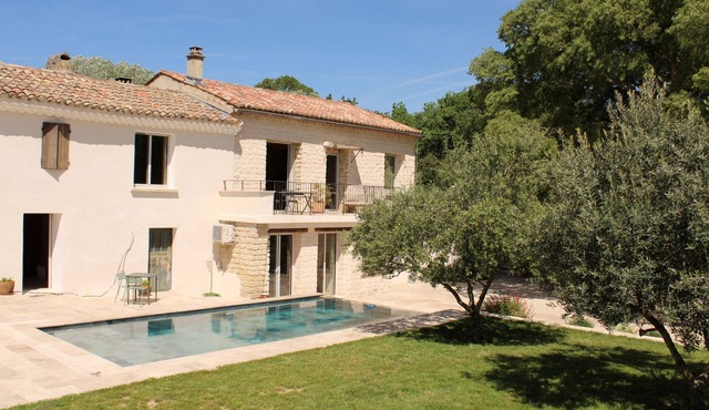 Mas Les Micoucouliers with private pool