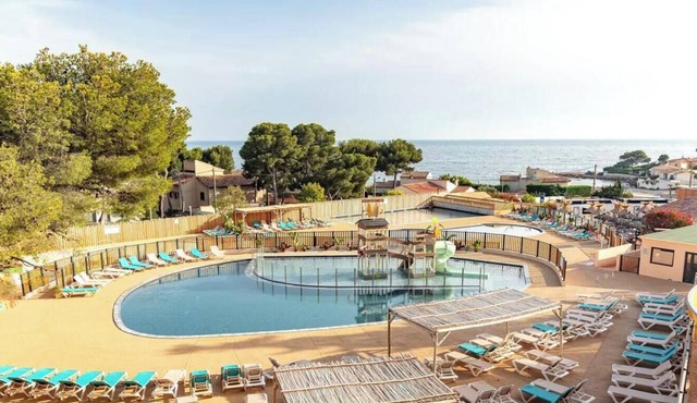 Mobile Home "Lou Souleï" with Shared Pool, Wi-Fi, and Air Conditioning