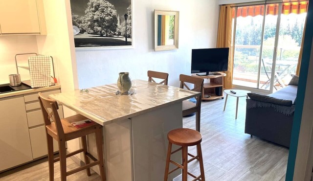 Nice city center apartment with common pool and tennis court