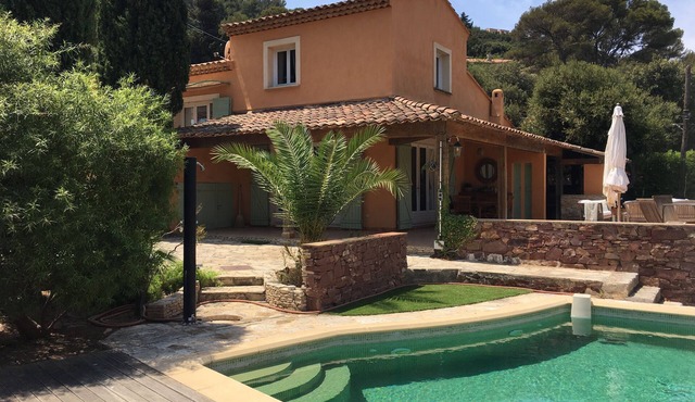 Peaceful charming paradise, beach at 70m, private swimming pool, plancha