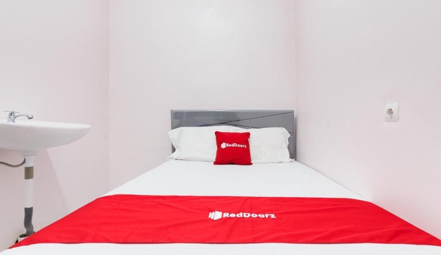 RedDoorz at Terus Manis Suryakencana