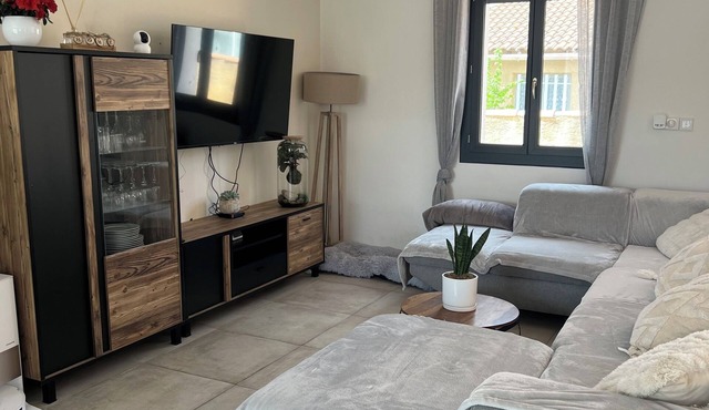 Rent villa 3 bedrooms, swimming pool, near Avignon