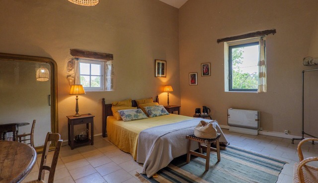 Sous La Lune Guest Room
