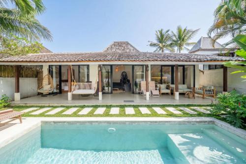 Udara Villa by EVDEkimi - Pool Escape with Spacious Patio & Open-Air Bath