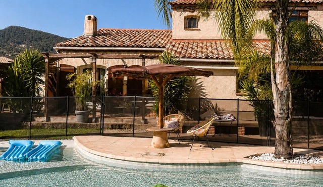 Villa with all comforts, ideal for families or friends: swimming pool, ps5, paddles