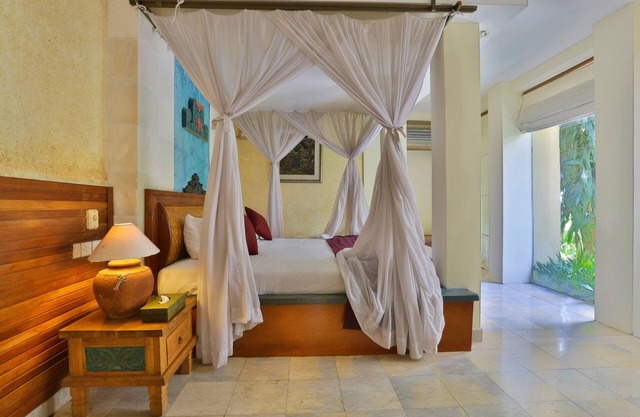 Br Villa Plunge Incl Breakfast 
