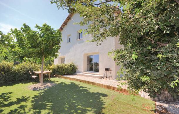 2 bedroom accommodation in Le Sambuc