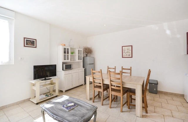 2 bedroom accommodation in Le Sambuc