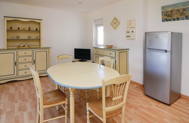 2 bedroom accommodation in Le Sambuc