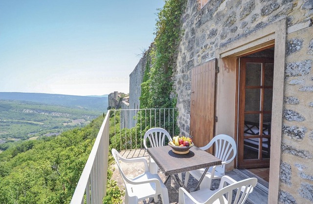 2 bedroom accommodation in Viens