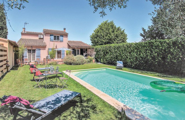 3 bedroom accommodation in Caumont sur Durance