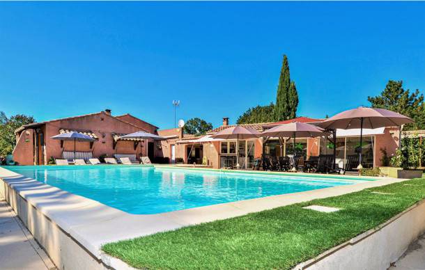 3 bedroom accommodation in Mondragon