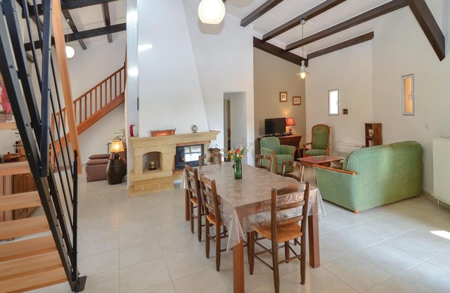3 bedroom accommodation in Pujaut