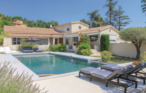 3 bedroom accommodation in Rochefort