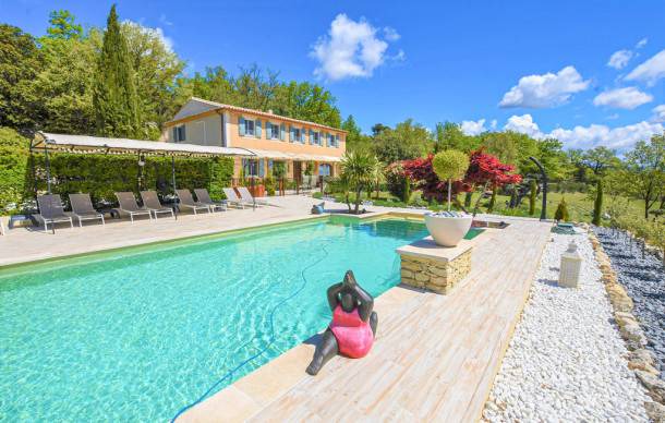 5 bedroom accommodation in Murs