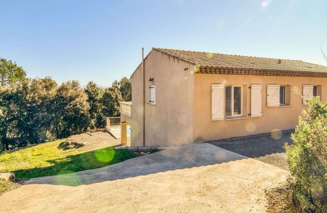 Chic Villa in le Cannet des Maures with Pool and Terrace