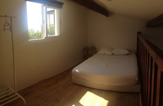Direct access to the sea, waterfront, air-conditioned, terrace, free parking
