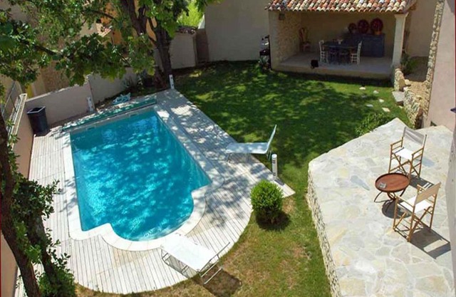Goult Villa Sleeps 8 Pool
