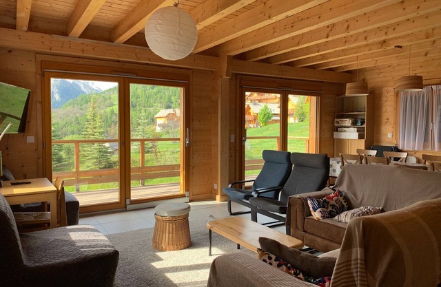 Modern chalet 4 bedrooms, south terrace, parking, Pra Loup