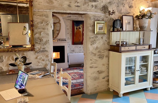 Romantic town-house in centre of Vaison-la-romaine with 22 sqm outside terrace!