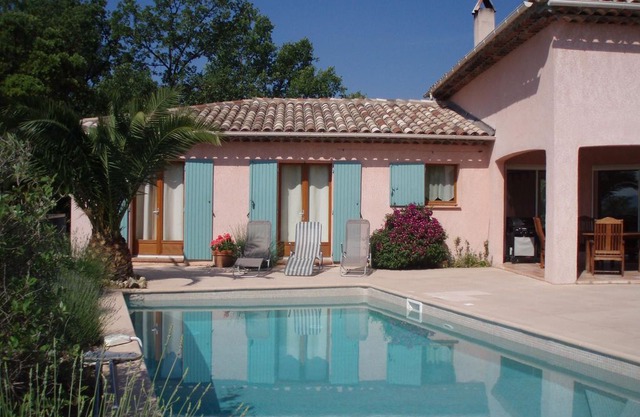 Secluded, luxury villa with pool near beautiful hill top village of Claviers