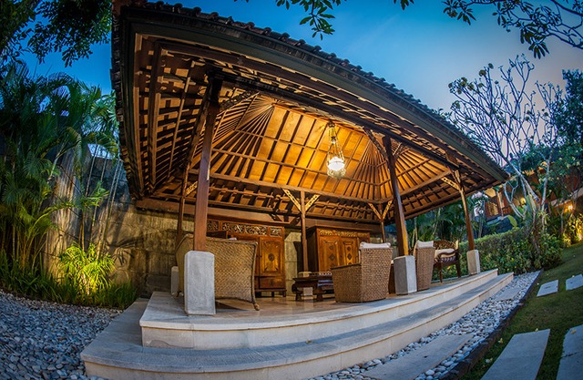 The Cakra Hotel