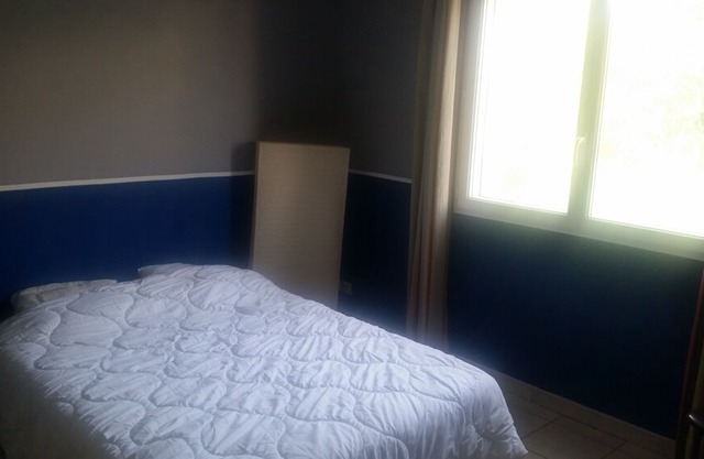 VILLA WITH POOL (10 minutes from Avignon: 15 minutes from Pont-du-Gard!)