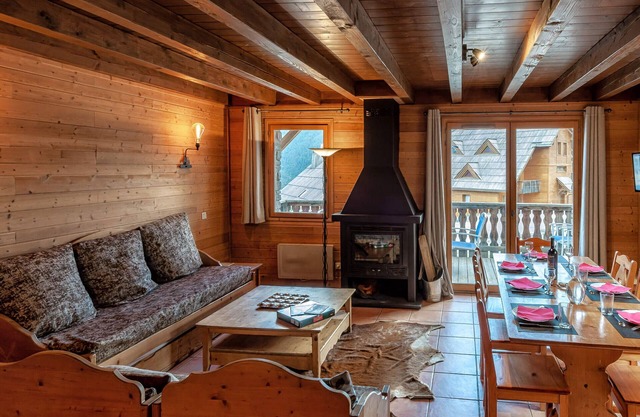 Wooden chalet with 3 bedrooms in Pra Loup