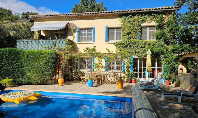 Laudun Apartment | 100 m² Apartment ∙ 2 bedrooms ∙ 4 guests
