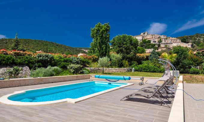 Simiane-la-Rotonde House | 110 m² Gîte ∙ 3 bedrooms ∙ 6 guests