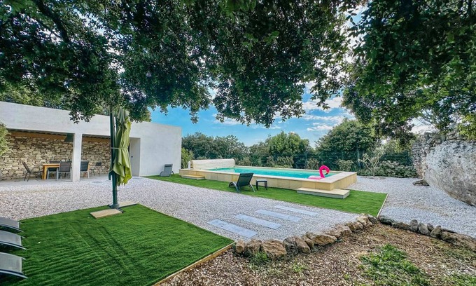 Saint-Restitut Villa | 110 m² Villa ∙ 2 bedrooms ∙ 6 guests