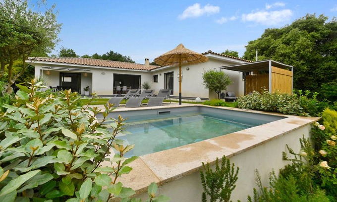 Saint-Laurent-des-Arbres House | 130 m² House ∙ 3 bedrooms ∙ 6 guests
