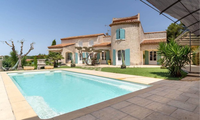 Marignane House | 150 m² House ∙ 4 bedrooms ∙ 10 guests