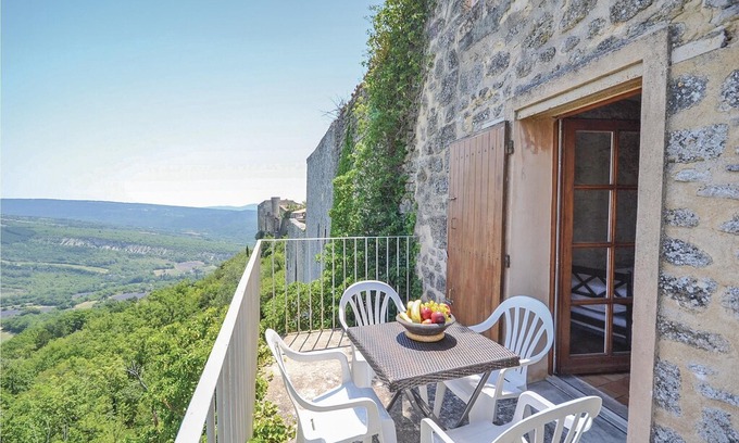 Viens Apartment | 2 bedroom accommodation in Viens