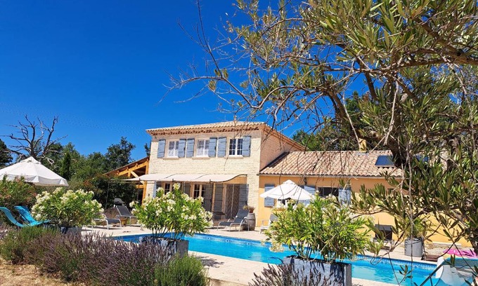 Simiane-la-Rotonde House | 220 m² House ∙ 4 bedrooms ∙ 9 guests