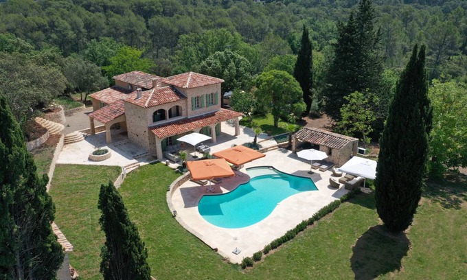 Lorgues Villa | 230 m² Villa ∙ 4 bedrooms ∙ 8 guests