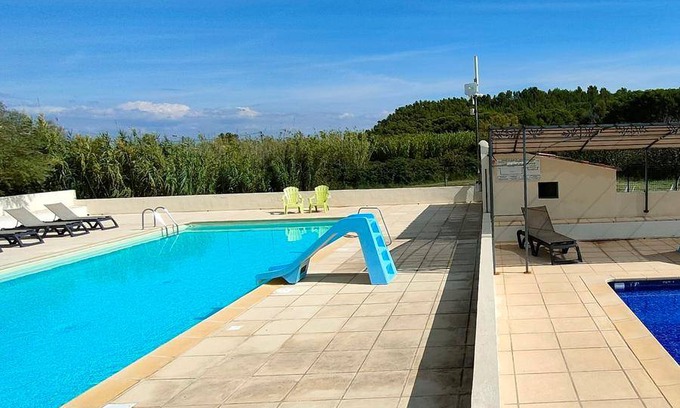 Saint-Mitre-les-Remparts House | 24 m² Mobile home ∙ 2 bedrooms ∙ 4 guests