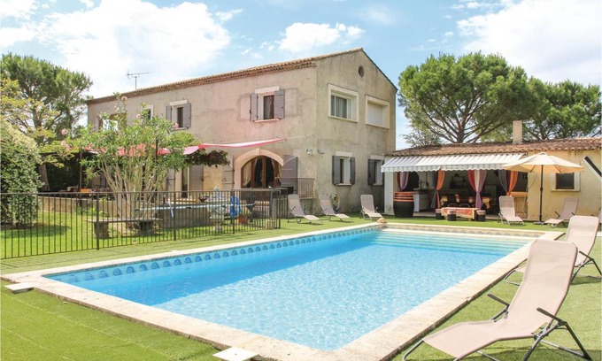 Chateaurenard House | 240 m² House ∙ 4 bedrooms ∙ 8 guests